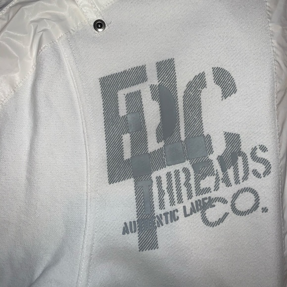 3 zip-up hoodies / jackets - Picture 11 of 12